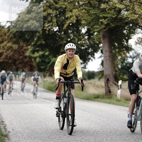 30.08.2026 - Elbe Triathlon Hamburg Michael Burmester http://msf.ph/oto/10059023 30.08.2026 11:27:43 Radfahren 1366, 1457, 1458, 1518, 1652, 1657, 1692, 1704 meine-sportfotos.de