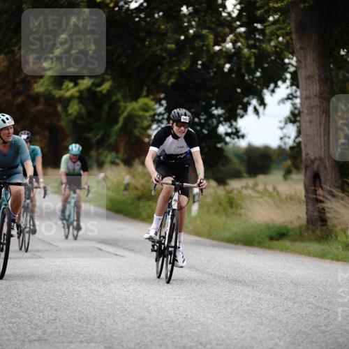 30.08.2026 - Elbe Triathlon Hamburg Michael Burmester http://msf.ph/oto/10059029 30.08.2026 11:27:45 Radfahren 1366, 1457, 1458, 1518, 1652, 1657, 1661, 1692, 1704, 1711 meine-sportfotos.de