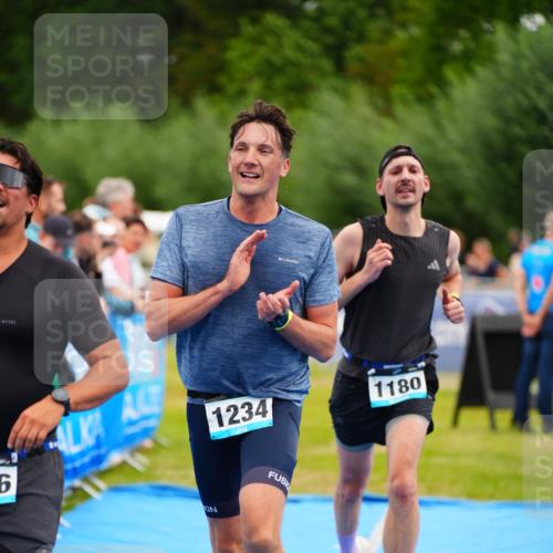 30.08.2026 - Elbe Triathlon Hamburg LAZAROV Photography http://msf.ph/oto/10059038 30.08.2026 11:34:05 Ziel 1166, 1180, 1234, 1452 meine-sportfotos.de