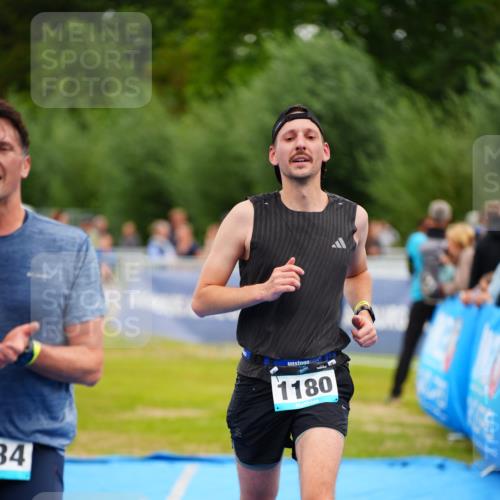30.08.2026 - Elbe Triathlon Hamburg LAZAROV Photography http://msf.ph/oto/10059043 30.08.2026 11:34:06 Ziel 1166, 1180, 1234 meine-sportfotos.de