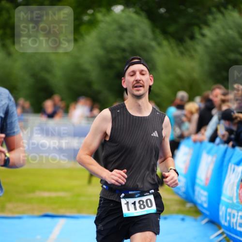 30.08.2026 - Elbe Triathlon Hamburg LAZAROV Photography http://msf.ph/oto/10059046 30.08.2026 11:34:06 Ziel 1166, 1180, 1234 meine-sportfotos.de