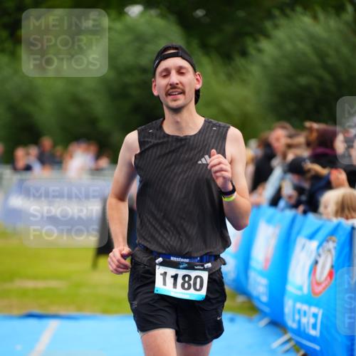 30.08.2026 - Elbe Triathlon Hamburg LAZAROV Photography http://msf.ph/oto/10059048 30.08.2026 11:34:06 Ziel 1166, 1180, 1234 meine-sportfotos.de