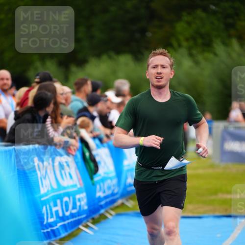 30.08.2026 - Elbe Triathlon Hamburg LAZAROV Photography http://msf.ph/oto/10059147 30.08.2026 11:34:40 Ziel 1034, 1090, 1141 meine-sportfotos.de