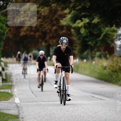 30.08.2026 - Elbe Triathlon Hamburg Michael Burmester http://msf.ph/oto/10059165 30.08.2026 11:28:58 Radfahren 1479, 1636, 1646 meine-sportfotos.de