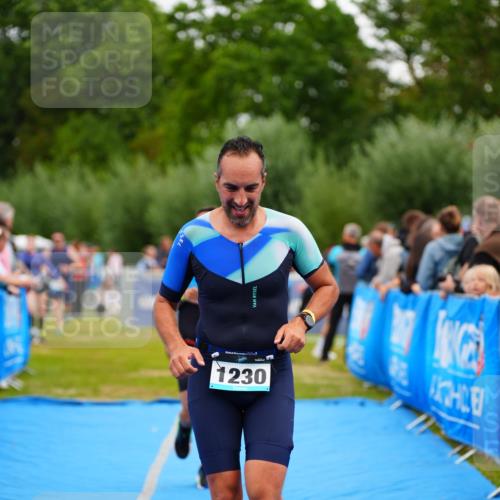 30.08.2026 - Elbe Triathlon Hamburg LAZAROV Photography http://msf.ph/oto/10059254 30.08.2026 11:35:07 Ziel 1213, 1230 meine-sportfotos.de