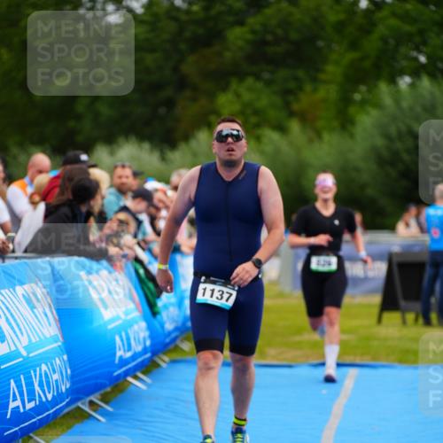 30.08.2026 - Elbe Triathlon Hamburg LAZAROV Photography http://msf.ph/oto/10059271 30.08.2026 11:35:16 Ziel 780, 826, 1137, 1318 meine-sportfotos.de