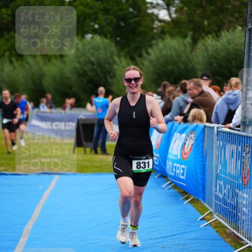 30.08.2026 - Elbe Triathlon Hamburg LAZAROV Photography http://msf.ph/oto/10059331 30.08.2026 11:35:29 Ziel 831, 1177, 1237 meine-sportfotos.de