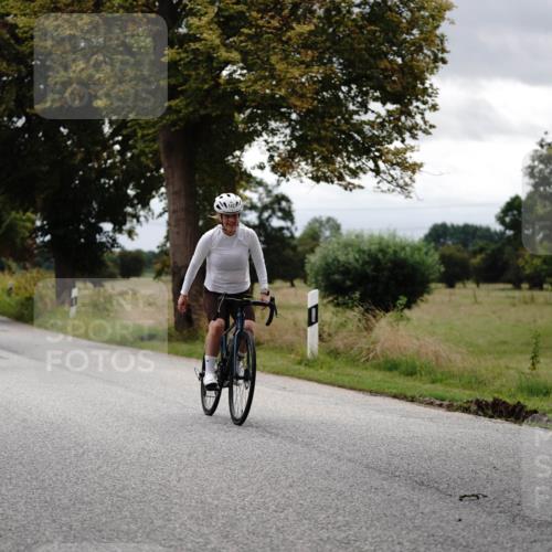 30.08.2026 - Elbe Triathlon Hamburg Michael Burmester http://msf.ph/oto/10059335 30.08.2026 11:30:18 Radfahren 1427, 1467, 1592 meine-sportfotos.de