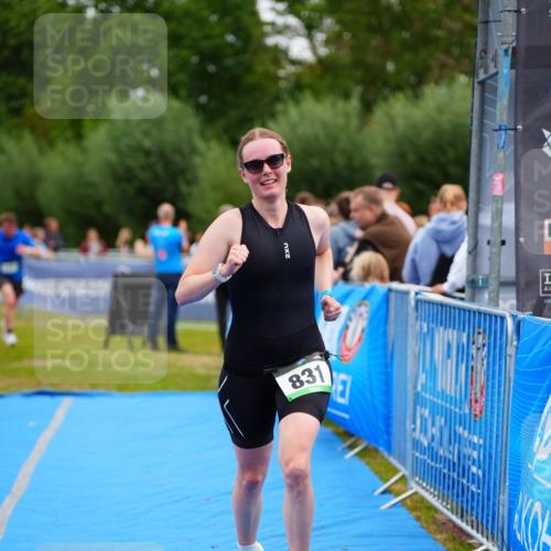 30.08.2026 - Elbe Triathlon Hamburg LAZAROV Photography http://msf.ph/oto/10059336 30.08.2026 11:35:30 Ziel 831, 961, 1177, 1237 meine-sportfotos.de