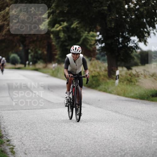 30.08.2026 - Elbe Triathlon Hamburg Michael Burmester http://msf.ph/oto/10059350 30.08.2026 11:30:25 Radfahren 1467 meine-sportfotos.de