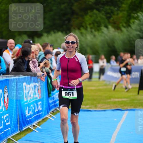 30.08.2026 - Elbe Triathlon Hamburg LAZAROV Photography http://msf.ph/oto/10059380 30.08.2026 11:35:39 Ziel 961 meine-sportfotos.de