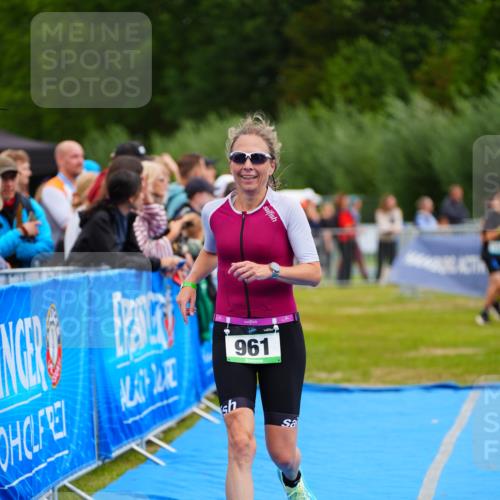 30.08.2026 - Elbe Triathlon Hamburg LAZAROV Photography http://msf.ph/oto/10059382 30.08.2026 11:35:39 Ziel 961 meine-sportfotos.de