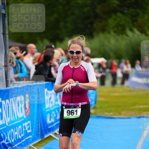 30.08.2026 - Elbe Triathlon Hamburg LAZAROV Photography http://msf.ph/oto/10059385 30.08.2026 11:35:39 Ziel 961 meine-sportfotos.de