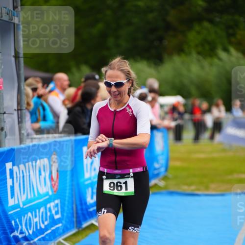 30.08.2026 - Elbe Triathlon Hamburg LAZAROV Photography http://msf.ph/oto/10059388 30.08.2026 11:35:40 Ziel 961 meine-sportfotos.de