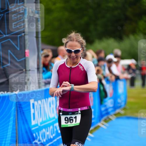 30.08.2026 - Elbe Triathlon Hamburg LAZAROV Photography http://msf.ph/oto/10059393 30.08.2026 11:35:40 Ziel 961 meine-sportfotos.de