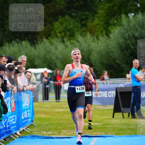 30.08.2026 - Elbe Triathlon Hamburg LAZAROV Photography http://msf.ph/oto/10059398 30.08.2026 11:35:52 Ziel 1168, 1435, 1439 meine-sportfotos.de