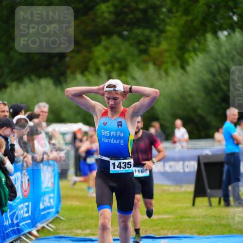30.08.2026 - Elbe Triathlon Hamburg LAZAROV Photography http://msf.ph/oto/10059407 30.08.2026 11:35:53 Ziel 1168, 1435, 1439 meine-sportfotos.de