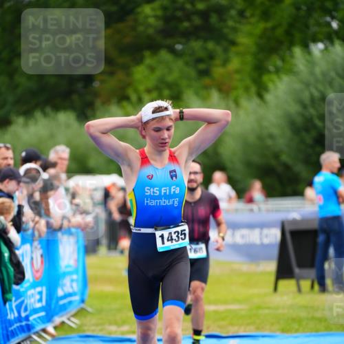30.08.2026 - Elbe Triathlon Hamburg LAZAROV Photography http://msf.ph/oto/10059413 30.08.2026 11:35:54 Ziel 1168, 1435, 1439 meine-sportfotos.de