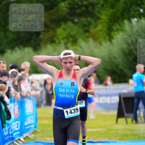 30.08.2026 - Elbe Triathlon Hamburg LAZAROV Photography http://msf.ph/oto/10059415 30.08.2026 11:35:54 Ziel 1168, 1435, 1439 meine-sportfotos.de