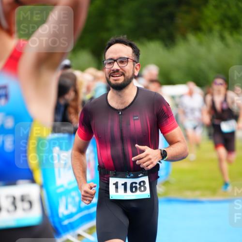 30.08.2026 - Elbe Triathlon Hamburg LAZAROV Photography http://msf.ph/oto/10059434 30.08.2026 11:35:57 Ziel 1168, 1295, 1435, 1439 meine-sportfotos.de