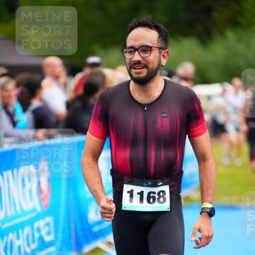30.08.2026 - Elbe Triathlon Hamburg LAZAROV Photography http://msf.ph/oto/10059439 30.08.2026 11:35:57 Ziel 1168, 1295, 1435, 1439 meine-sportfotos.de