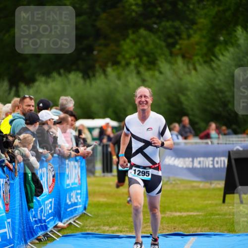 30.08.2026 - Elbe Triathlon Hamburg LAZAROV Photography http://msf.ph/oto/10059452 30.08.2026 11:36:02 Ziel 1139, 1295, 1439 meine-sportfotos.de