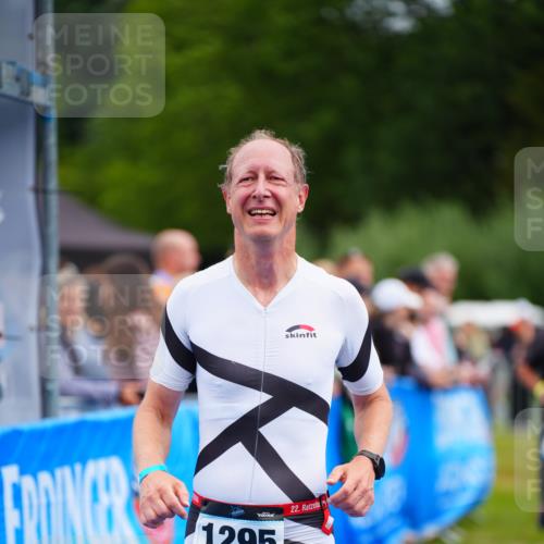 30.08.2026 - Elbe Triathlon Hamburg LAZAROV Photography http://msf.ph/oto/10059459 30.08.2026 11:36:05 Ziel 929, 1139, 1295, 1305 meine-sportfotos.de