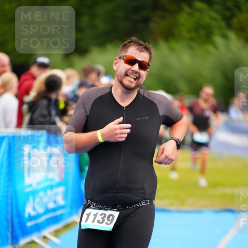 30.08.2026 - Elbe Triathlon Hamburg LAZAROV Photography http://msf.ph/oto/10059469 30.08.2026 11:36:08 Ziel 929, 1139, 1305 meine-sportfotos.de