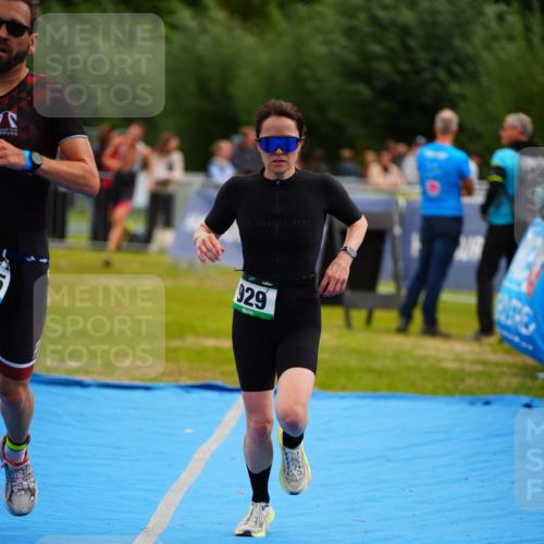 30.08.2026 - Elbe Triathlon Hamburg LAZAROV Photography http://msf.ph/oto/10059472 30.08.2026 11:36:12 Ziel 929, 1305, 1447 meine-sportfotos.de