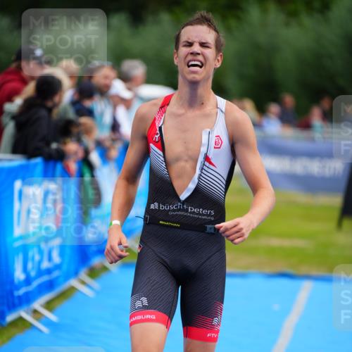 30.08.2026 - Elbe Triathlon Hamburg LAZAROV Photography http://msf.ph/oto/10059492 30.08.2026 11:36:20 Ziel 1446, 1447 meine-sportfotos.de