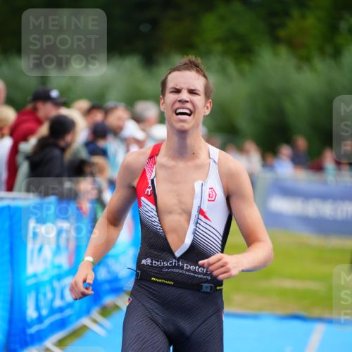 30.08.2026 - Elbe Triathlon Hamburg LAZAROV Photography http://msf.ph/oto/10059494 30.08.2026 11:36:20 Ziel 1446, 1447 meine-sportfotos.de
