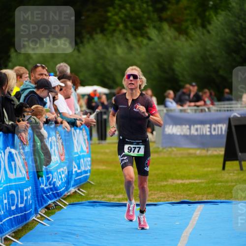30.08.2026 - Elbe Triathlon Hamburg LAZAROV Photography http://msf.ph/oto/10059522 30.08.2026 11:36:31 Ziel 882, 977 meine-sportfotos.de