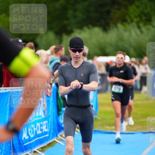 30.08.2026 - Elbe Triathlon Hamburg LAZAROV Photography http://msf.ph/oto/10059653 30.08.2026 11:37:00 Ziel 879, 1011, 1050, 1132, 1246, 1307 meine-sportfotos.de