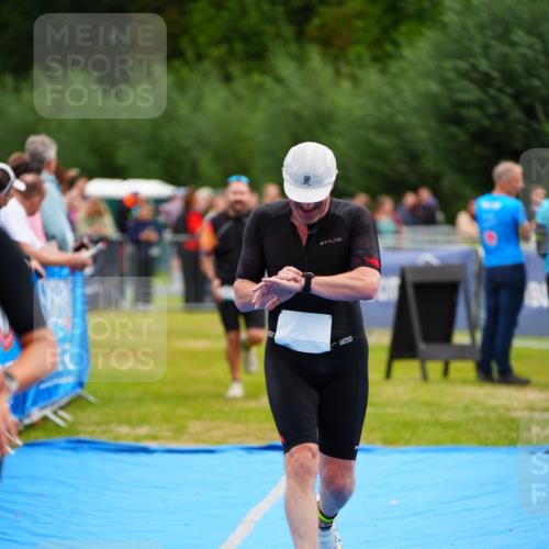 30.08.2026 - Elbe Triathlon Hamburg LAZAROV Photography http://msf.ph/oto/10059683 30.08.2026 11:37:04 Ziel 879, 1050, 1132, 1307 meine-sportfotos.de