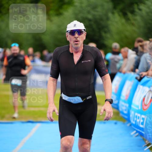 30.08.2026 - Elbe Triathlon Hamburg LAZAROV Photography http://msf.ph/oto/10059691 30.08.2026 11:37:05 Ziel 879, 1050, 1307 meine-sportfotos.de