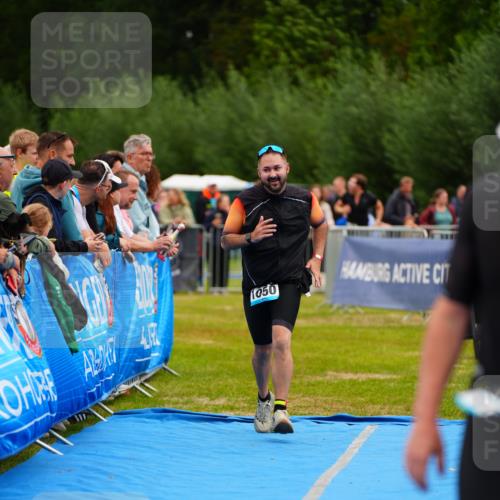 30.08.2026 - Elbe Triathlon Hamburg LAZAROV Photography http://msf.ph/oto/10059696 30.08.2026 11:37:06 Ziel 879, 1050, 1307 meine-sportfotos.de