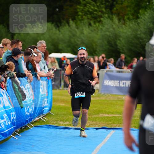30.08.2026 - Elbe Triathlon Hamburg LAZAROV Photography http://msf.ph/oto/10059698 30.08.2026 11:37:06 Ziel 879, 1050, 1307 meine-sportfotos.de