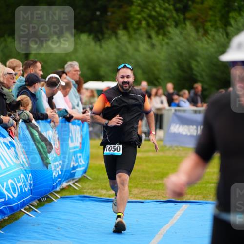 30.08.2026 - Elbe Triathlon Hamburg LAZAROV Photography http://msf.ph/oto/10059707 30.08.2026 11:37:07 Ziel 1050, 1122, 1307 meine-sportfotos.de