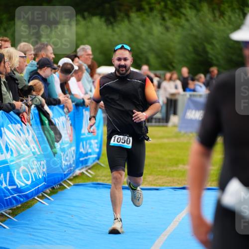 30.08.2026 - Elbe Triathlon Hamburg LAZAROV Photography http://msf.ph/oto/10059712 30.08.2026 11:37:07 Ziel 1050, 1122, 1307 meine-sportfotos.de