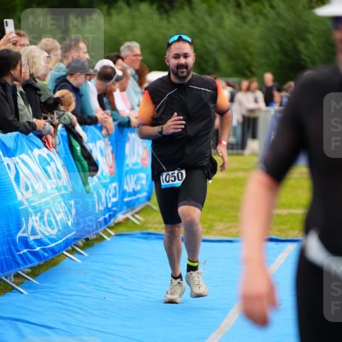 30.08.2026 - Elbe Triathlon Hamburg LAZAROV Photography http://msf.ph/oto/10059715 30.08.2026 11:37:07 Ziel 1050, 1122, 1307 meine-sportfotos.de
