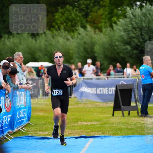 30.08.2026 - Elbe Triathlon Hamburg LAZAROV Photography http://msf.ph/oto/10059729 30.08.2026 11:37:14 Ziel 1122 meine-sportfotos.de