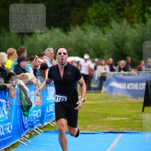 30.08.2026 - Elbe Triathlon Hamburg LAZAROV Photography http://msf.ph/oto/10059740 30.08.2026 11:37:15 Ziel 800, 1122, 1341 meine-sportfotos.de