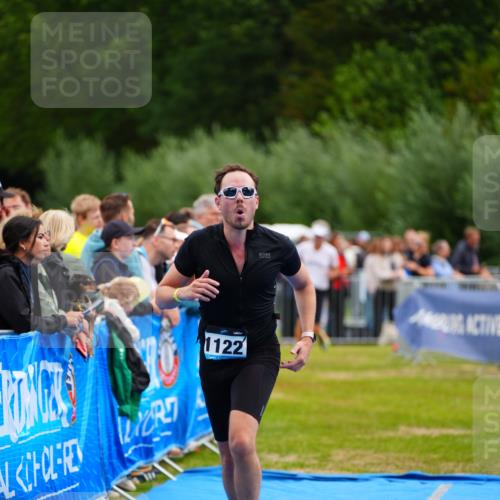 30.08.2026 - Elbe Triathlon Hamburg LAZAROV Photography http://msf.ph/oto/10059742 30.08.2026 11:37:15 Ziel 800, 1122, 1341 meine-sportfotos.de