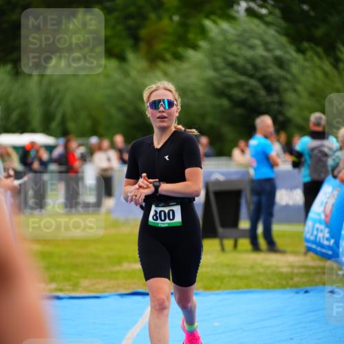30.08.2026 - Elbe Triathlon Hamburg LAZAROV Photography http://msf.ph/oto/10059750 30.08.2026 11:37:23 Ziel 800, 1341 meine-sportfotos.de