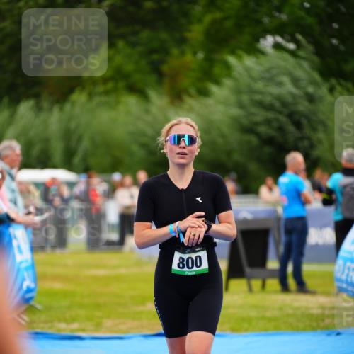 30.08.2026 - Elbe Triathlon Hamburg LAZAROV Photography http://msf.ph/oto/10059753 30.08.2026 11:37:24 Ziel 800, 824, 1341 meine-sportfotos.de