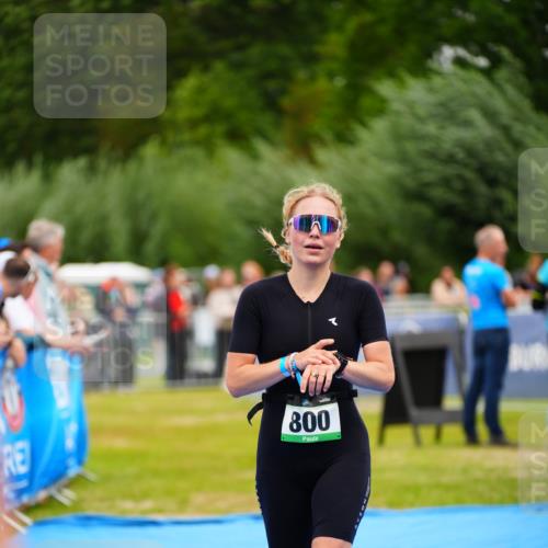 30.08.2026 - Elbe Triathlon Hamburg LAZAROV Photography http://msf.ph/oto/10059755 30.08.2026 11:37:24 Ziel 800, 824, 1341 meine-sportfotos.de