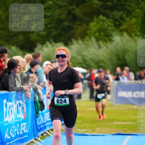 30.08.2026 - Elbe Triathlon Hamburg LAZAROV Photography http://msf.ph/oto/10059795 30.08.2026 11:37:32 Ziel 824, 1334 meine-sportfotos.de