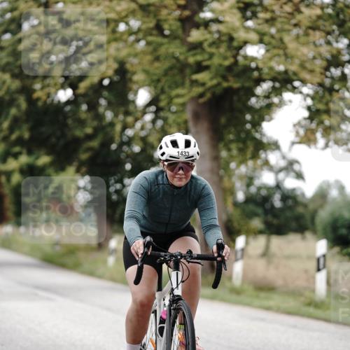 30.08.2026 - Elbe Triathlon Hamburg Michael Burmester http://msf.ph/oto/10059805 30.08.2026 11:35:39 Radfahren 1433 meine-sportfotos.de