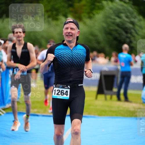 30.08.2026 - Elbe Triathlon Hamburg LAZAROV Photography http://msf.ph/oto/10059823 30.08.2026 11:37:43 Ziel 757, 1264, 1385, 1440 meine-sportfotos.de