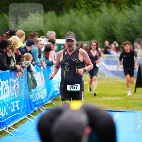 30.08.2026 - Elbe Triathlon Hamburg LAZAROV Photography http://msf.ph/oto/10059848 30.08.2026 11:37:50 Ziel 696, 726, 757, 1374 meine-sportfotos.de